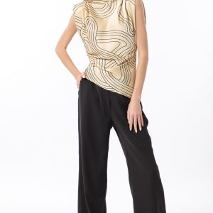 Set con Pantalon Negro Y Top Beige Asimetrico