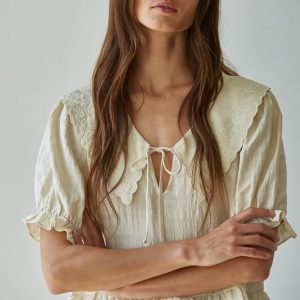 Top Crema Cuello Triángulo