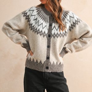 Sweater café zigzag con botones frente