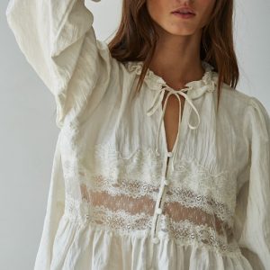 Camisa crema con encaje