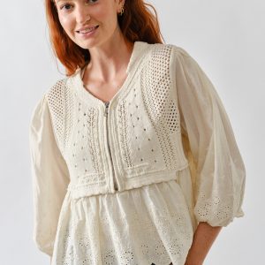 Camisa con chaleco encaje crema