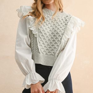 Camisa blanca con chaleco gris incluído