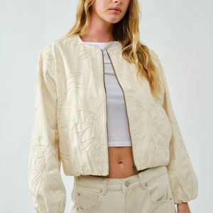 Chamarra crema bordada