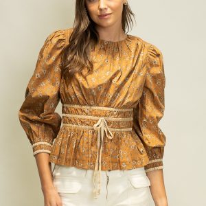 Camisa naranja con florecitas