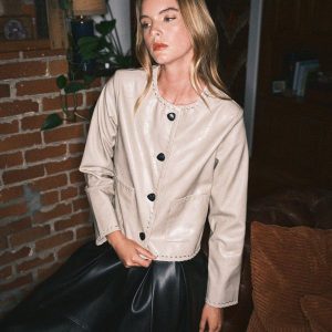 Chamarra Beige Pespunte Negro