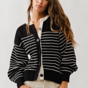 Sweater rayas blancas con negro