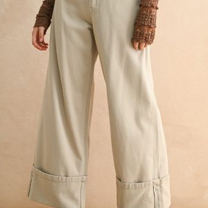 Jeans crema con doblez ancho