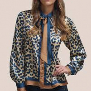 Top animal print corbata