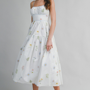 Midi dress con florecitas blanco