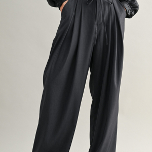 Pantalon pinzas con cinturón jareta