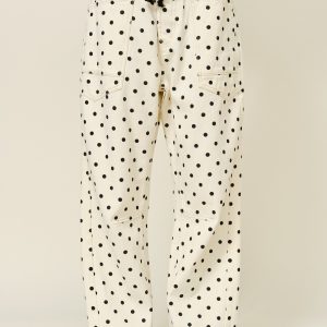 Jeans barrel con polka dot crema