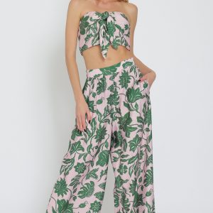 Set rosa con hojas verdes