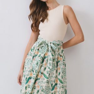 Maxi dress beige con falda flores pavo real