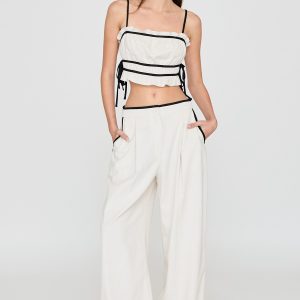 Set ivory con negro pantalón y top