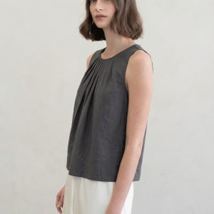 Top cuello V azul acero