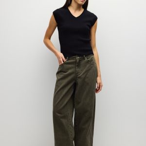 Top negro cuello V