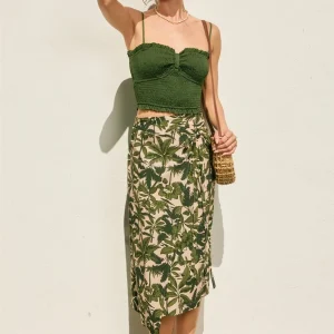 Falda palmeras verdes
